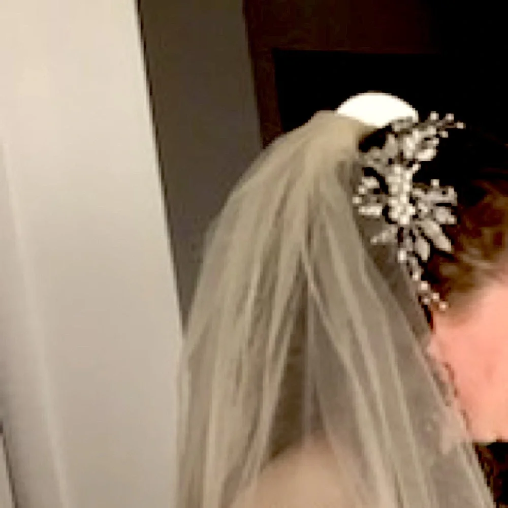 Delicate white flower hair comb - great for bride or dressy occasions
